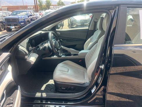 Used 2023 Hyundai Elantra Limited FWD image 13
