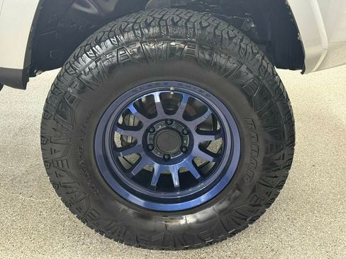 Used 2018 Toyota 4Runner SR5 Premium AWD/4WD image 40
