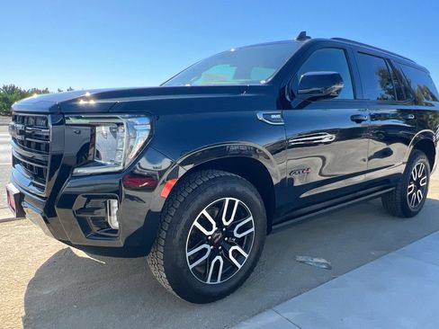 Used 2023 GMC Yukon AT4 w/ AT4 Premium Package AWD/4WD image 9