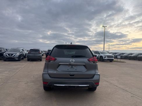 Used 2018 Nissan Rogue S image 18
