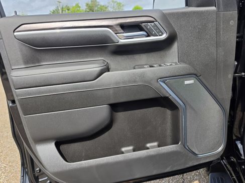 Used 2023 Chevrolet Silverado 1500 LTZ AWD/4WD image 16
