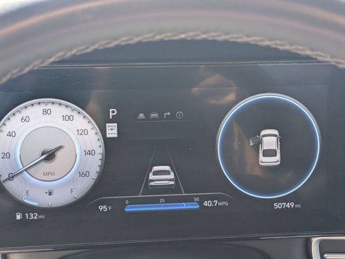 Used 2025 Hyundai Elantra Limited FWD image 20