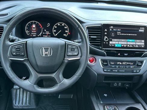 Used 2025 Honda Ridgeline Sport image 18