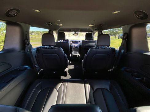 Used 2025 Chrysler Pacifica Select FWD image 31