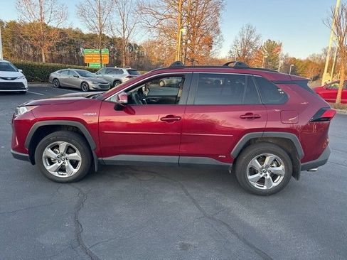 Used 2021 Toyota RAV4 XLE Premium AWD/4WD image 8