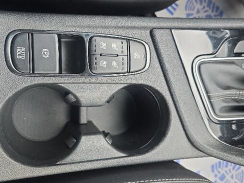 Used 2022 Kia Niro EX Premium FWD image 19