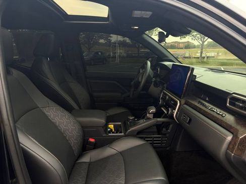 Used 2024 Toyota Tacoma Limited w/ Limited Package (LT) AWD/4WD image 19