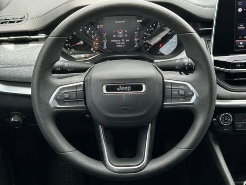 Used 2025 Jeep Compass Sport image 13