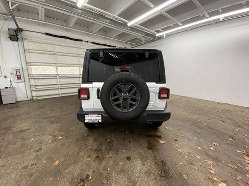 Used 2024 Jeep Wrangler Sport S image 5