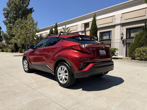 Used 2019 Toyota C-HR LE FWD image 7