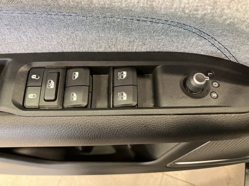 Used 2022 Jeep Compass Latitude image 12