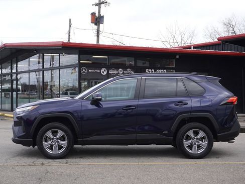 Used 2022 Toyota RAV4 XLE AWD/4WD image 4