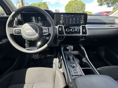 Certified 2023 Kia Sorento LX FWD image 17