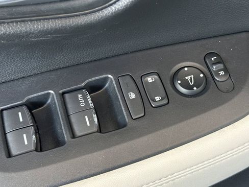 Used 2025 Honda HR-V LX image 18