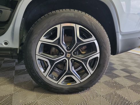 Used 2025 Rivian R1S Adventure AWD/4WD image 10