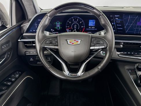 Used 2023 Cadillac Escalade ESV V image 4