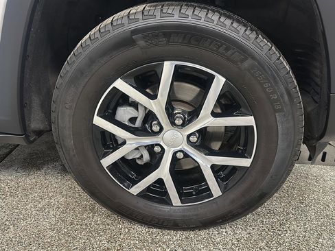 Used 2023 Jeep Grand Cherokee Limited image 9