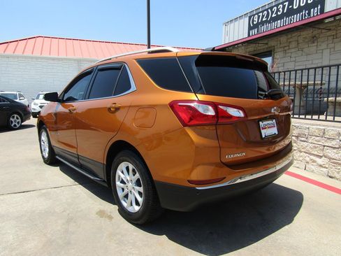 Used 2018 Chevrolet Equinox LT w/ Sun & Infotainment Package FWD image 3