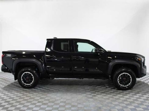 Certified 2025 Toyota Tacoma TRD Off-Road AWD/4WD image 7