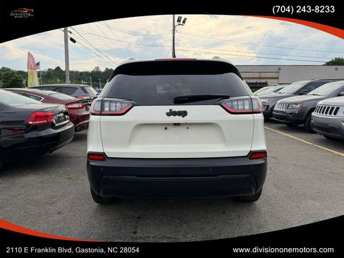 Used 2019 Jeep Cherokee Latitude Plus FWD image 4