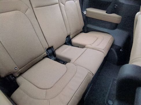 New 2026 Land Rover Defender 130 X-Dynamic SE image 22