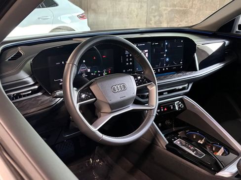 Used 2025 Audi Q5 Premium w/ Convenience Package AWD/4WD image 4
