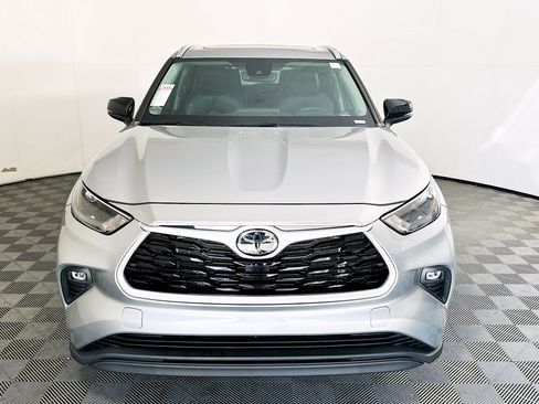 Used 2023 Toyota Highlander XLE FWD image 8