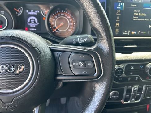 Used 2024 Jeep Gladiator Sport image 18