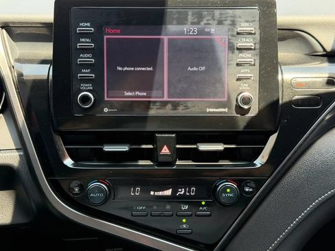Used 2024 Toyota Camry SE FWD image 14