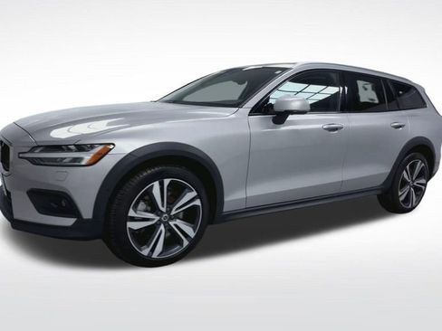 Used 2025 Volvo V60 B5 Cross Country Plus AWD/4WD image 20