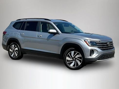 Certified 2026 Volkswagen Atlas SE FWD image 3