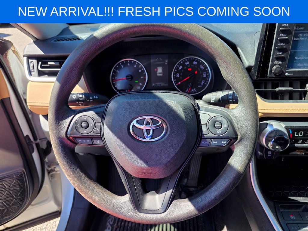Used 2020 Toyota RAV4 XLE FWD image 11