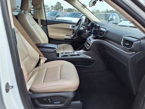 Used 2023 Ford Explorer XLT w/ Equipment Group 202A AWD/4WD image 19