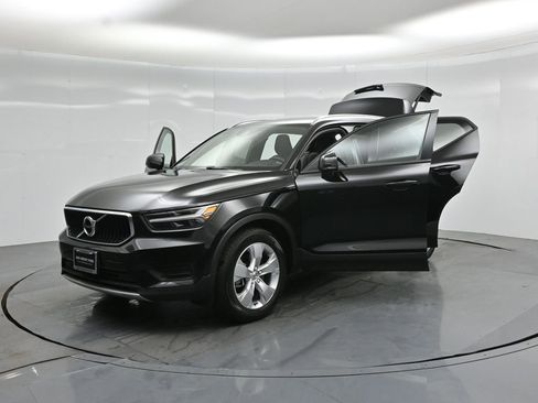 Used 2022 Volvo XC40 T5 Momentum AWD/4WD image 27