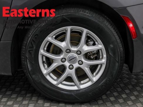 Used 2023 Chrysler Pacifica Touring-L image 32