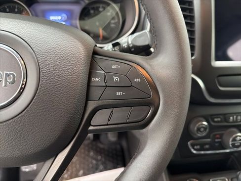 Used 2022 Jeep Cherokee Trailhawk w/ Premium Leather Package image 18