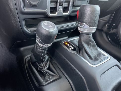 Used 2025 Jeep Wrangler Unlimited Sport AWD/4WD image 22