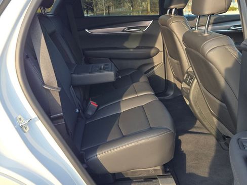 New 2025 Cadillac XT5 Luxury image 10