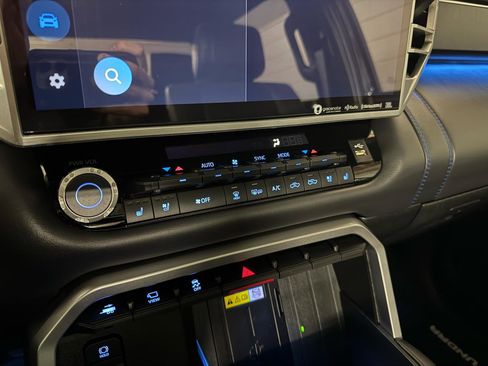 Used 2023 Toyota Tundra Platinum image 27