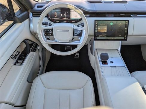 Used 2024 Land Rover Range Rover Long Wheelbase Autobiography image 10