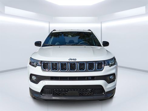 Used 2025 Jeep Compass Latitude image 8