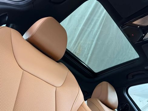 Used 2025 BMW 330i Sedan w/ Convenience Package image 16