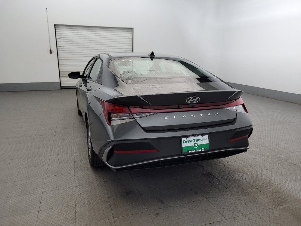 Used 2025 Hyundai Elantra SE FWD image 6