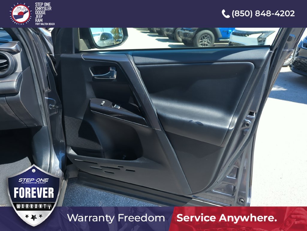 Used 2018 Toyota RAV4 SE w/ Power Extra Value Package FWD image 34