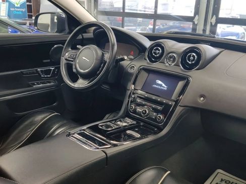Used 2016 Jaguar XJ AWD/4WD image 21