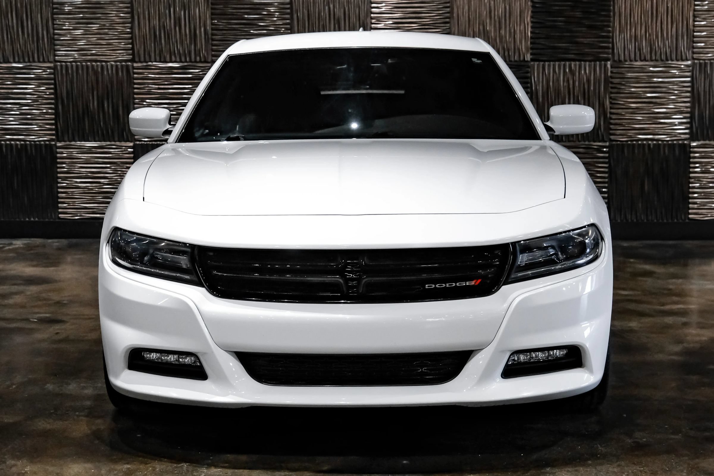 Used 2016 Dodge Charger SXT w/ Navigation & Travel Group RWD image 5