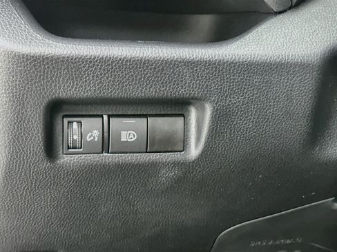 Used 2025 Toyota RAV4 XLE AWD/4WD image 17
