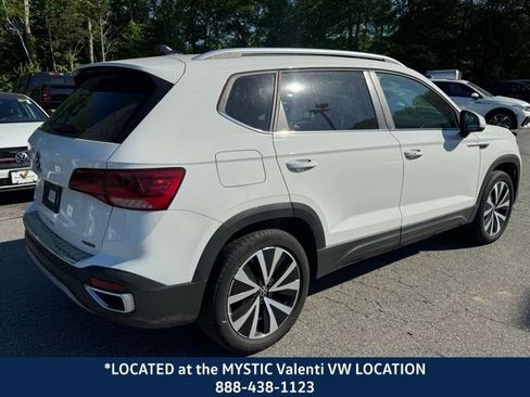 Used 2023 Volkswagen Taos SE w/ Panoramic Sunroof Package AWD/4WD image 5