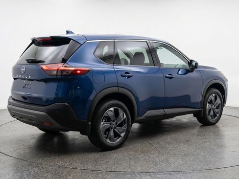 Used 2025 Nissan Rogue SV FWD image 9