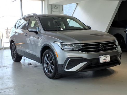 Used 2022 Volkswagen Tiguan SE AWD/4WD image 3